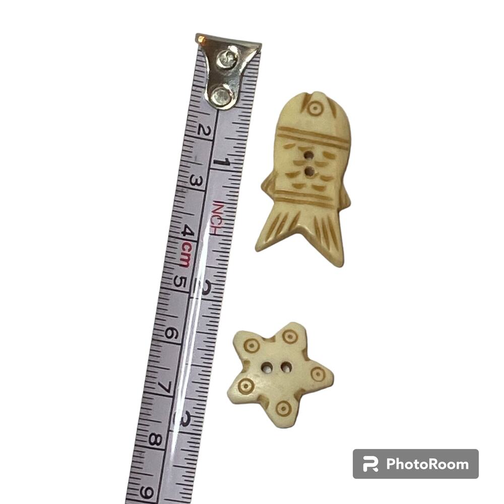 Fish Starfish Toggle Buttons Plastic Realistic Carved Bone 2 Hole Sew Through - Picture 3 of 12